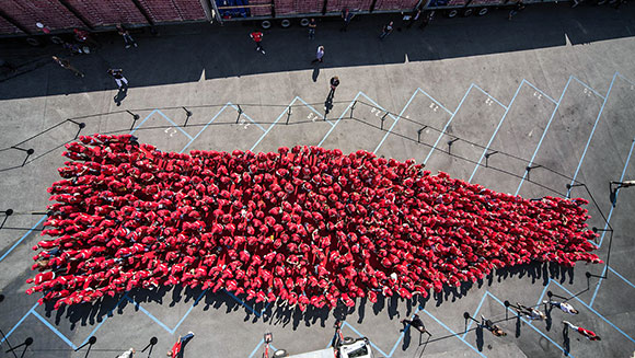 largest-human-image-of-a-bottle-header