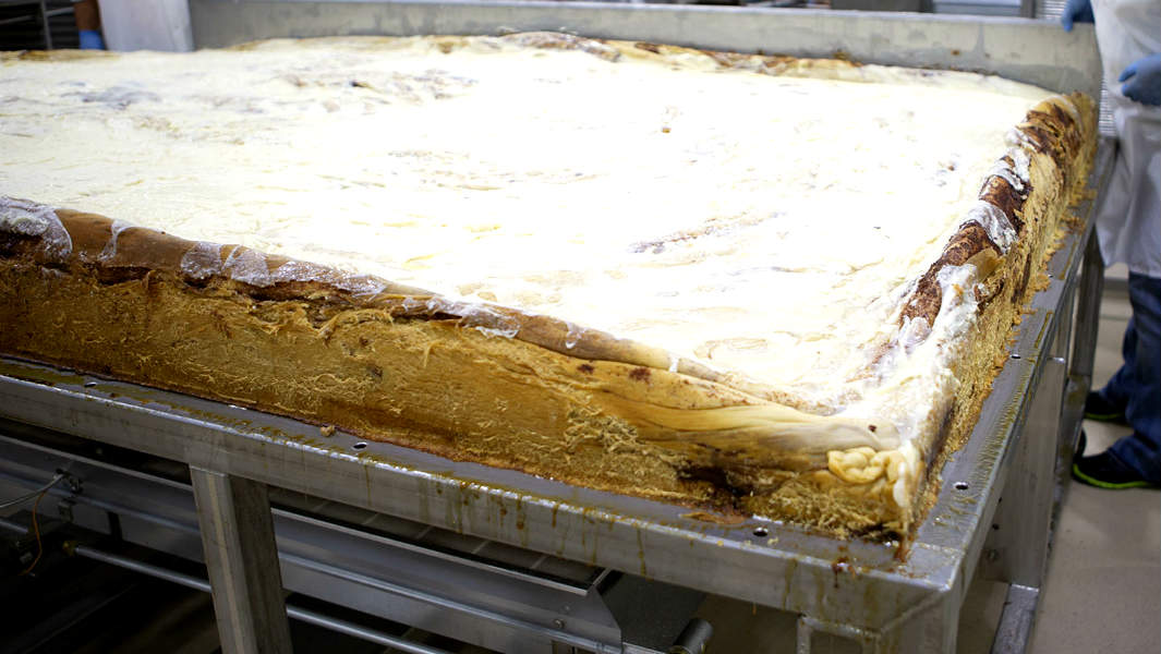 Largest cinnamon roll