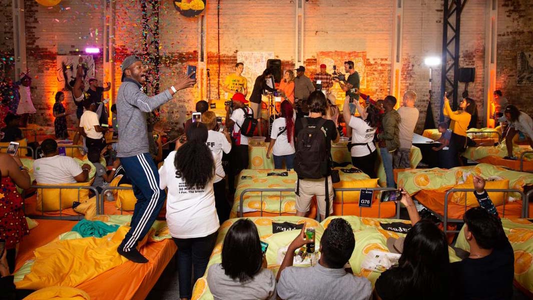 most-people-eating-breakfast-in-bed