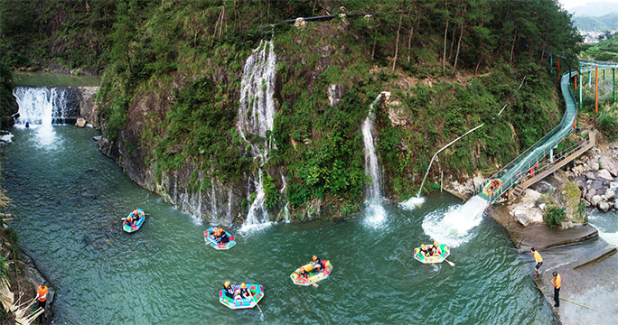 Slide In China Glide down the world’s longest mountain water slide which is nearly 3 ...