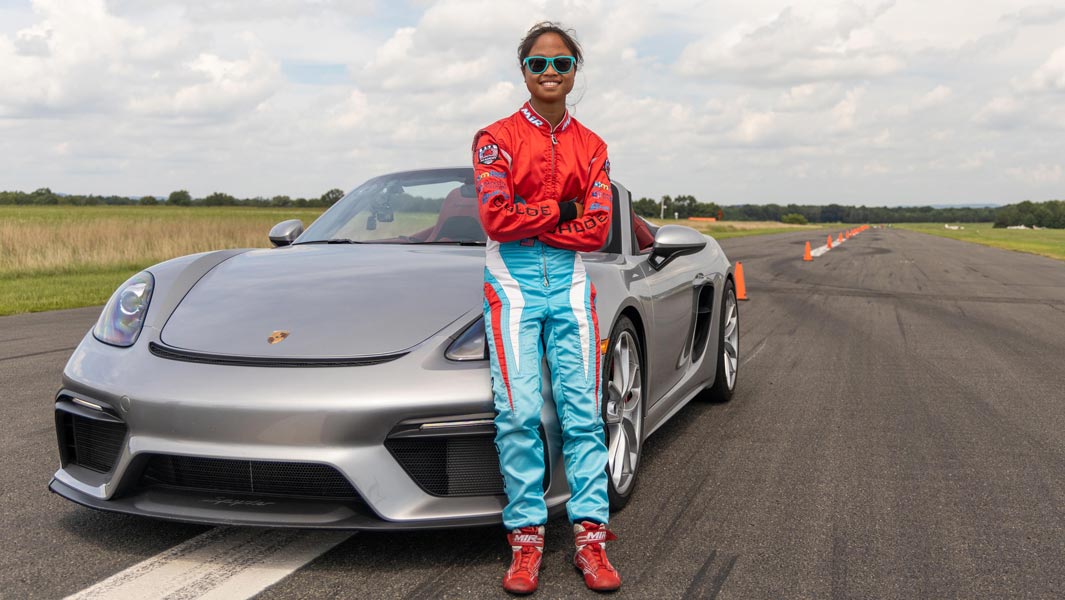 chloe-chambers-posing-with-porsche-spyder