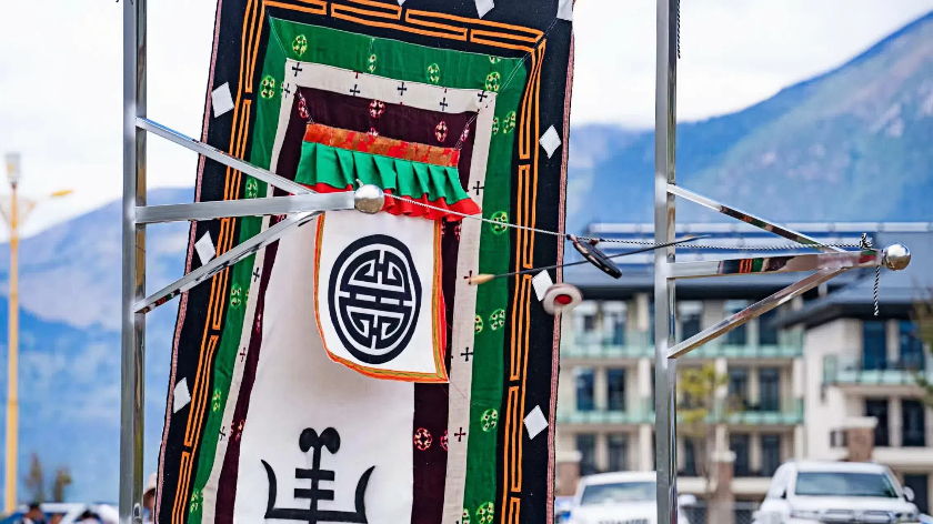 close-up-view-of-the-arrow-into-the-target