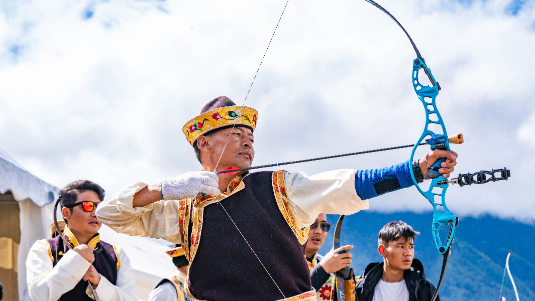 thumbnail-man-stretching-archer