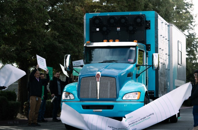 Truck-from-Accelera-by-cummins-breaks-world-record-Guinness-World-Records