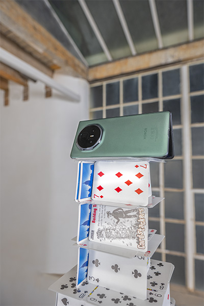 House of cards with HONOR phone on top