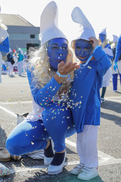 Mom and baby Smurf