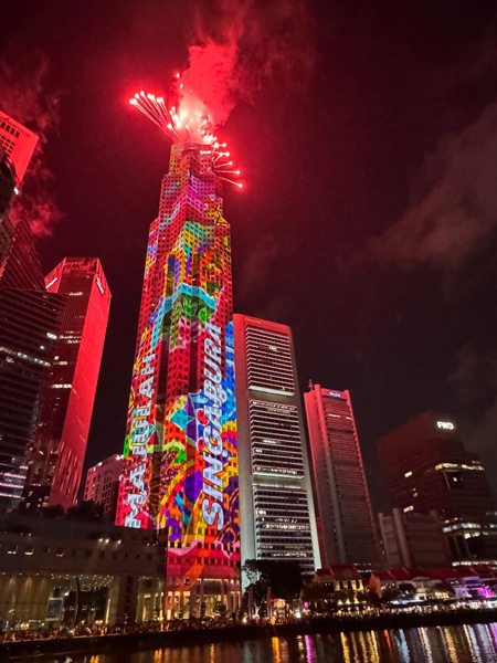 UOB Plaza One with projection mapping for SG60 with fireworks