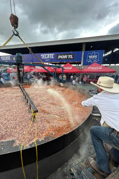 Stirring the discada
