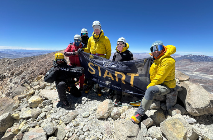 The runners sitting with their starting flag 