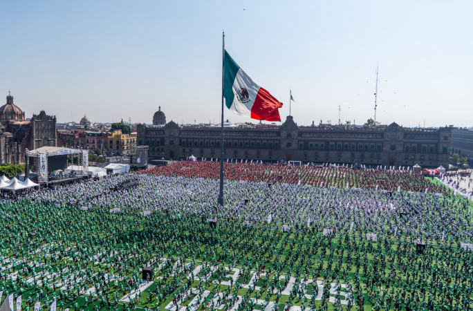 Photo of the crowd at the largest soccer lesson