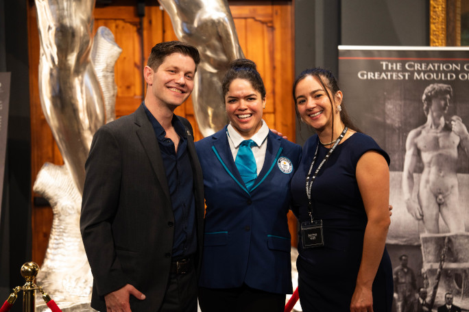 Amelis and the event organizers