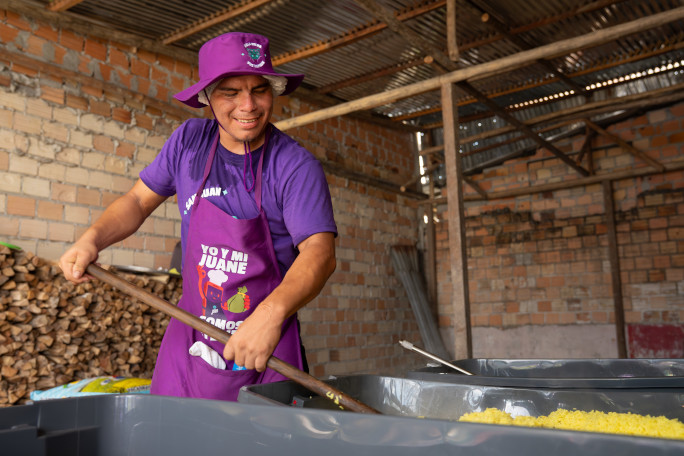 A man stirring rice in the pot