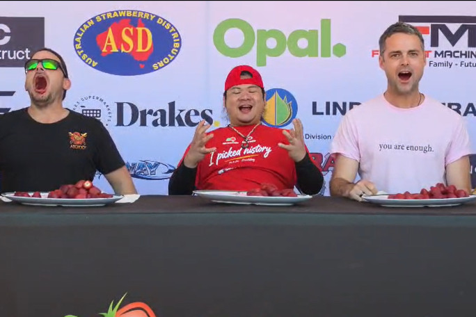 Speed eaters with open mouths after the attempt