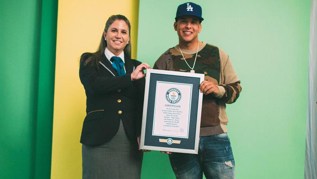 daddy-yankee-and-adjudicator-545739