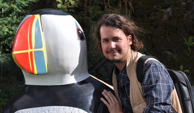 Jonas Livet next to a puffin statue