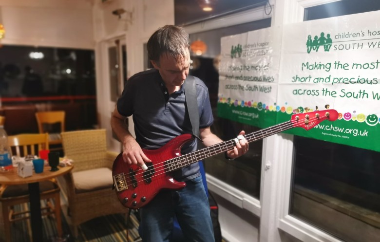 Maraton terlama bermain gitar bass | Guinness World Records