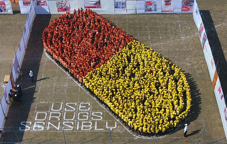 455077-largest-human-image-of-medication-capsule-header.jpg