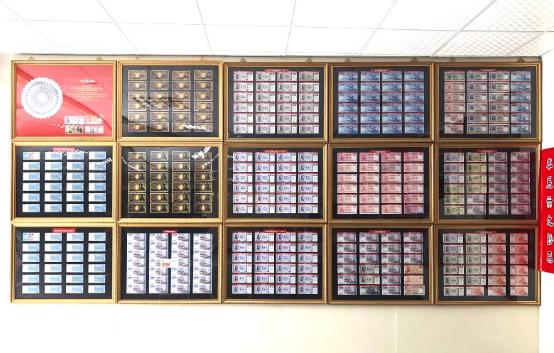 Largest collection of banknotes with solid serial numbers