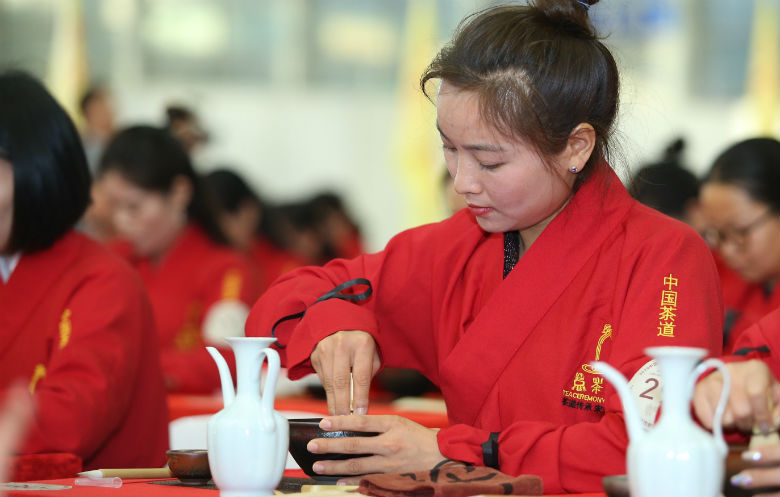 Most people whisking tea simultaneously | Guinness World Records