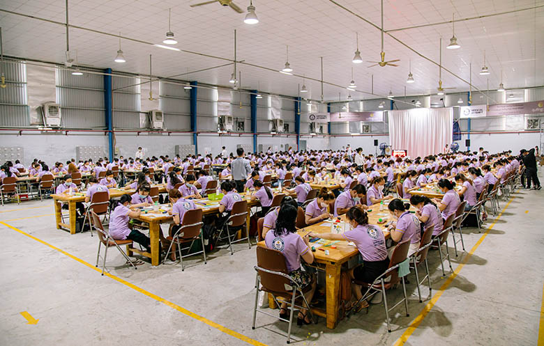 Most people quilling simultaneously