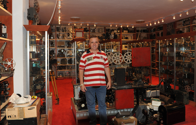 Largest collection of film projectors | Guinness World Records
