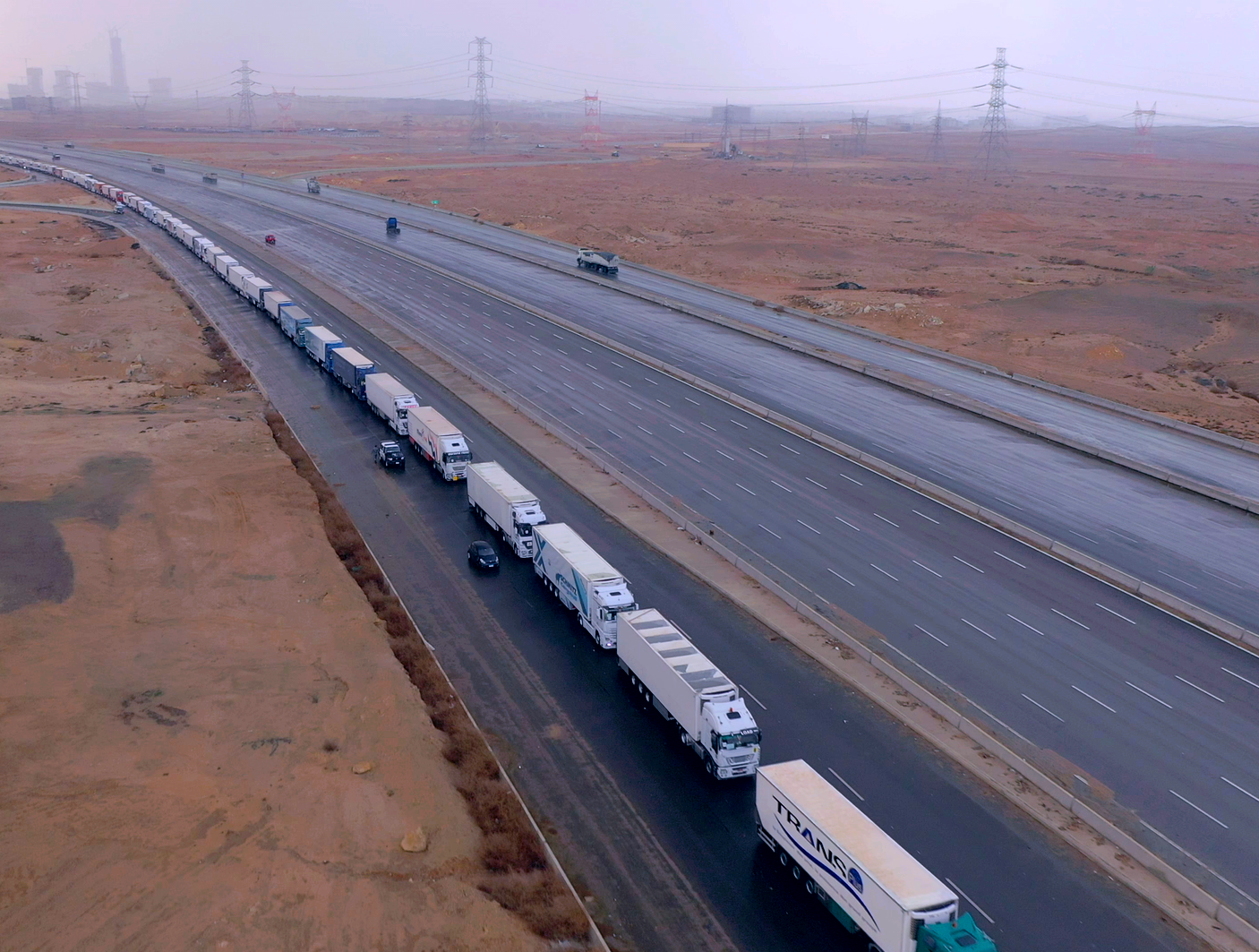Largest parade of trucks | Guinness World Records, image size:1406x1063