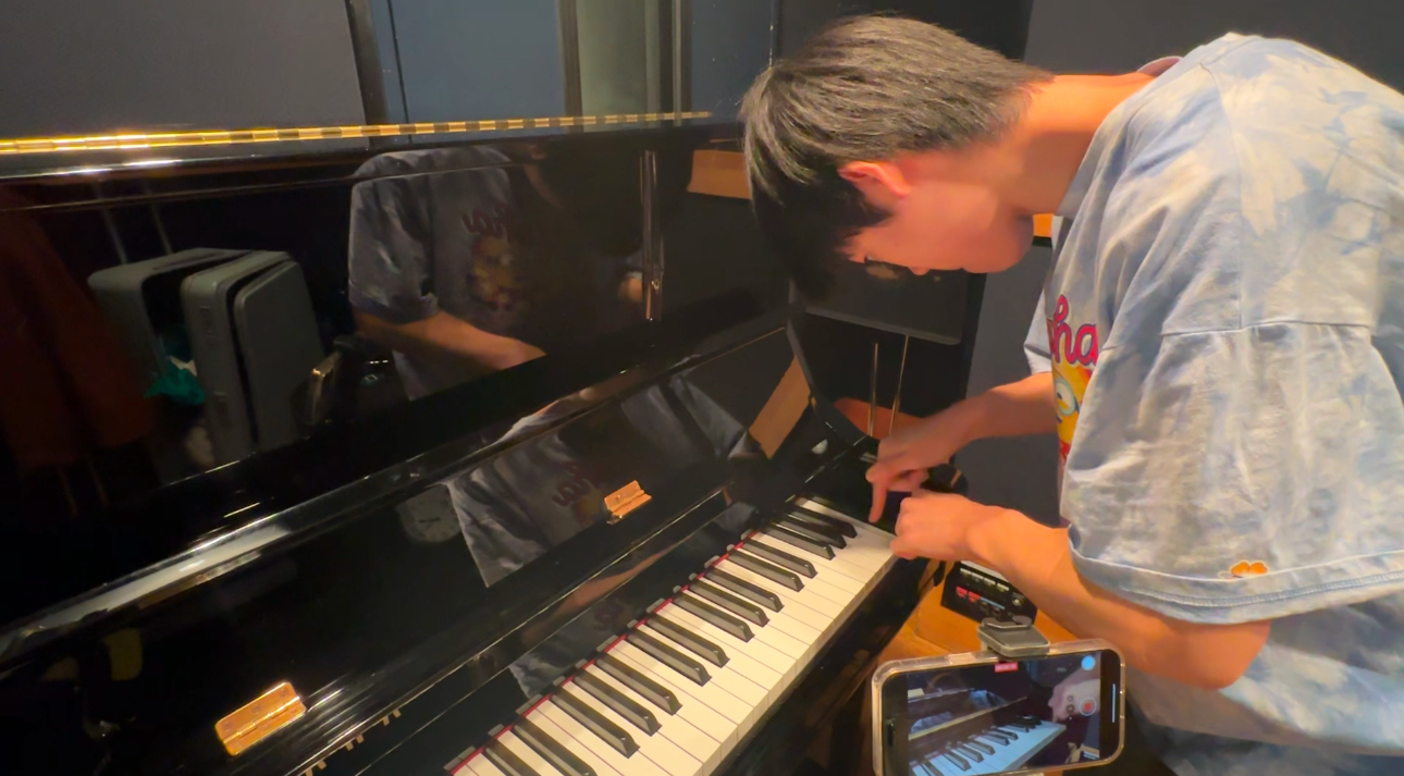 Most piano key hits in one minute | Guinness World Records